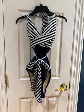 Source Unknown Navy and White Striped One-Piece Swimsuit